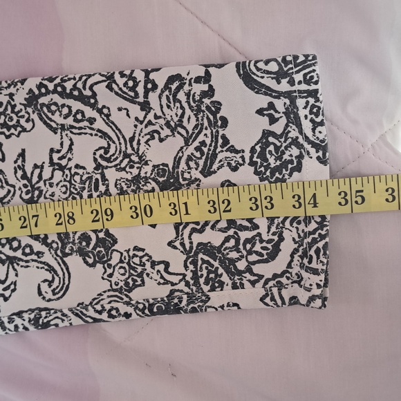 Women's petite tapered patterned paisley ankle pants - Picture 3 of 7